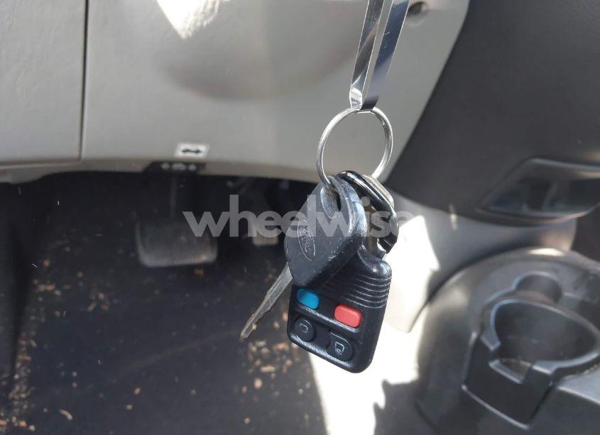 Photo 11 of 2005 Ford Focus ZX5 (VIN 3FAFP37N25R103944)