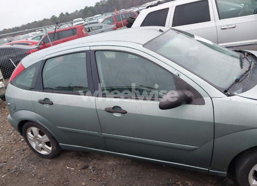 Photo 13 of 2005 Ford Focus ZX5 (VIN 3FAFP37N25R103944)
