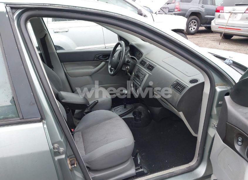 Photo 5 of 2005 Ford Focus ZX5 (VIN 3FAFP37N25R103944)