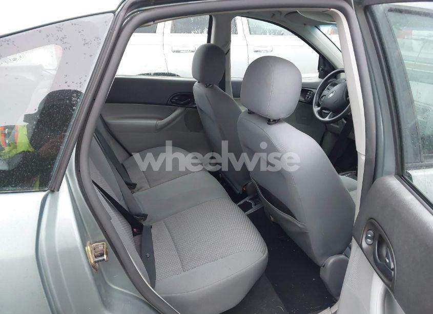 Photo 8 of 2005 Ford Focus ZX5 (VIN 3FAFP37N25R103944)