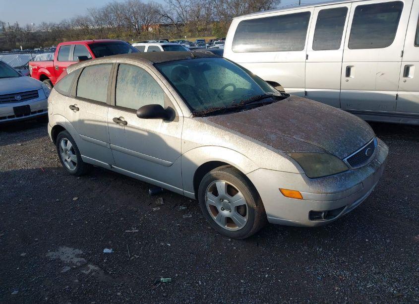 2005 Ford Focus ZX5 (VIN 3FAFP37N25R113258) main photo