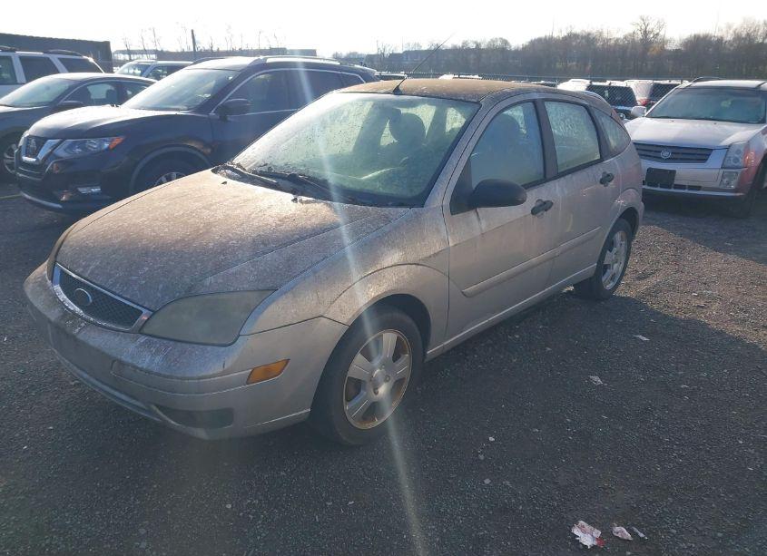 Photo 2 of 2005 Ford Focus ZX5 (VIN 3FAFP37N25R113258)