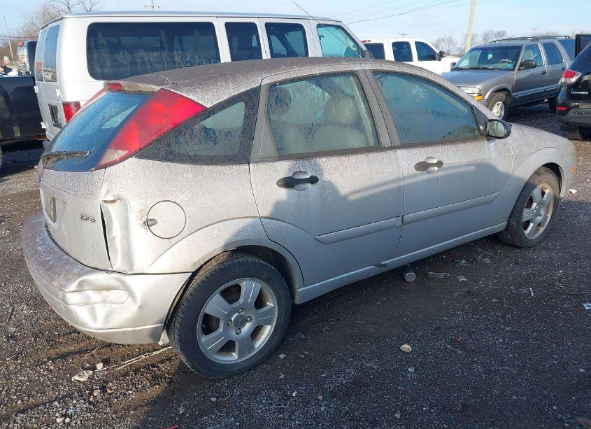 Photo 4 of 2005 Ford Focus ZX5 (VIN 3FAFP37N25R113258)