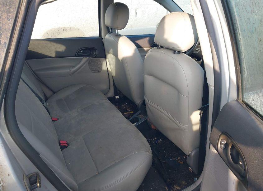 Photo 8 of 2005 Ford Focus ZX5 (VIN 3FAFP37N25R113258)