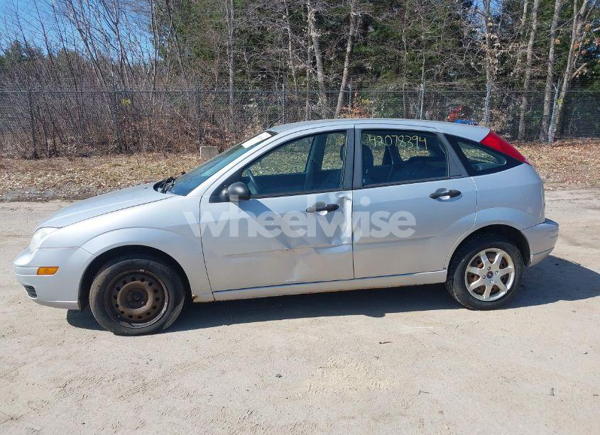 Photo 12 of 2005 Ford Focus ZX5 (VIN 3FAFP37N25R117732)
