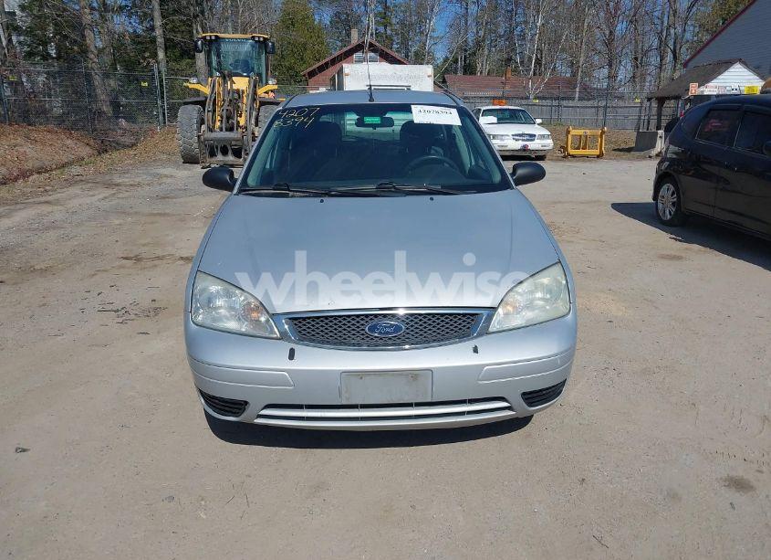 Photo 13 of 2005 Ford Focus ZX5 (VIN 3FAFP37N25R117732)