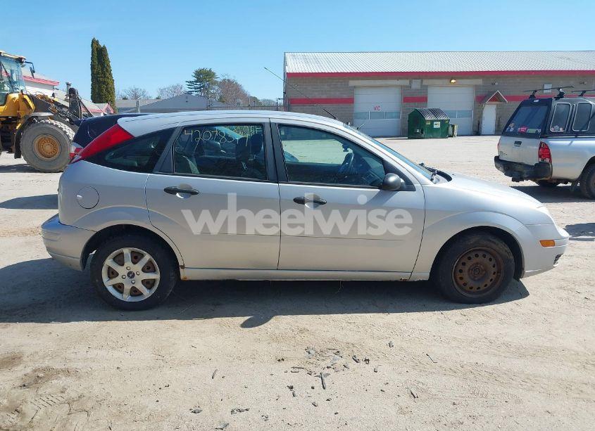 Photo 14 of 2005 Ford Focus ZX5 (VIN 3FAFP37N25R117732)