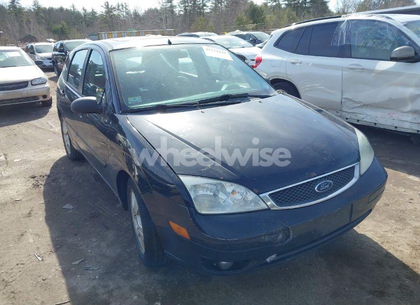 2005 Ford Focus ZX5 (VIN 3FAFP37N35R123622) main photo