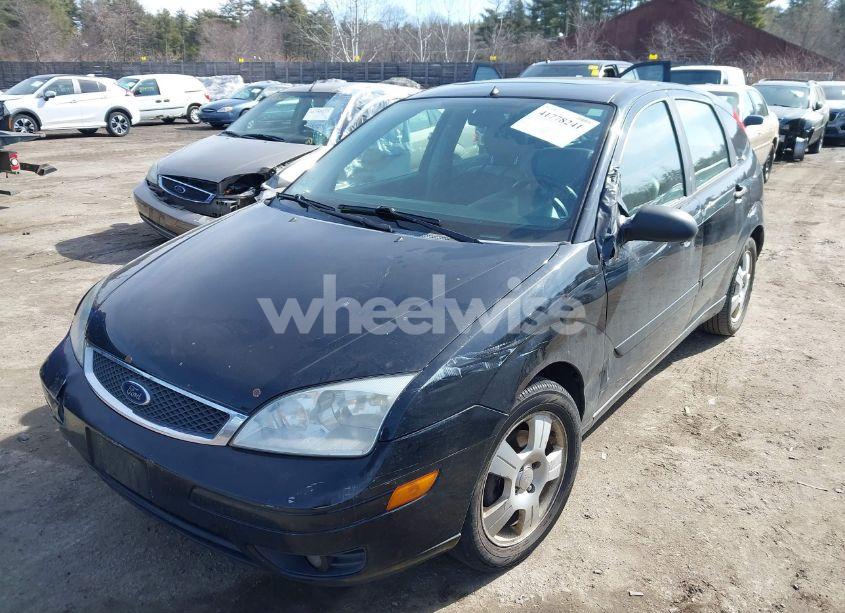 Photo 2 of 2005 Ford Focus ZX5 (VIN 3FAFP37N35R123622)