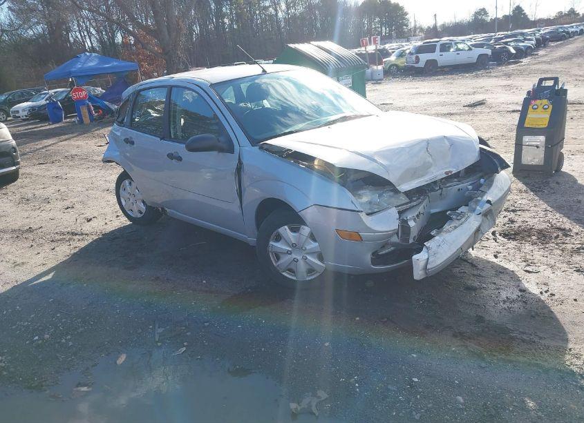 2005 Ford Focus ZX5 (VIN 3FAFP37N35R132580) main photo