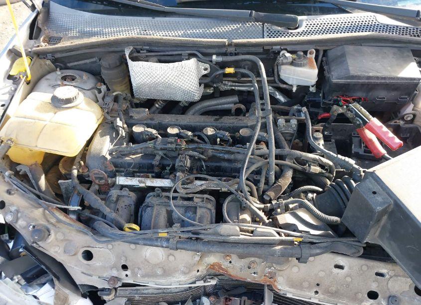 Photo 10 of 2005 Ford Focus ZX5 (VIN 3FAFP37N35R132580)