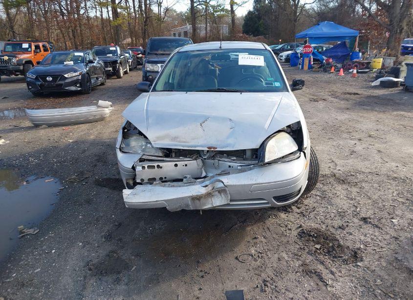 Photo 12 of 2005 Ford Focus ZX5 (VIN 3FAFP37N35R132580)