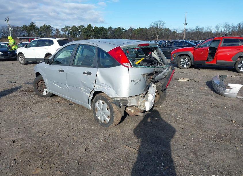Photo 3 of 2005 Ford Focus ZX5 (VIN 3FAFP37N35R132580)