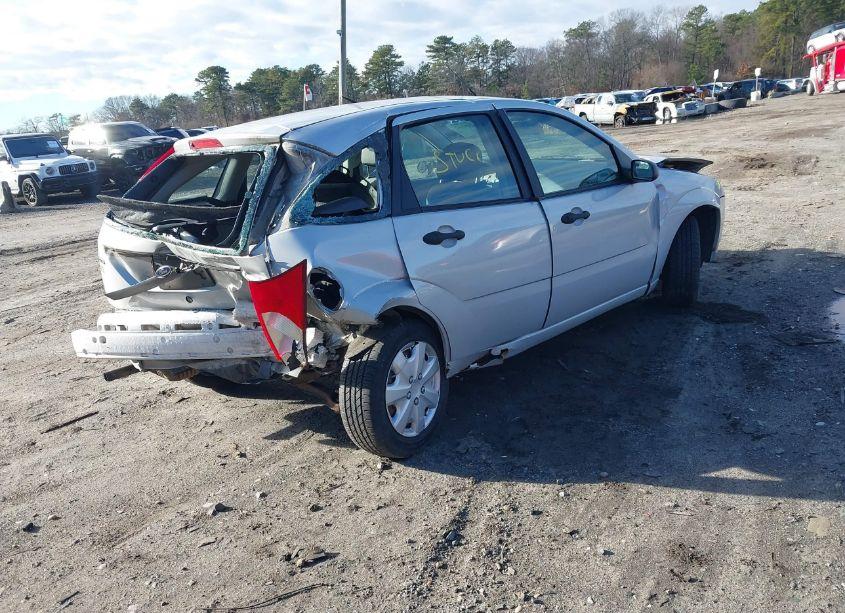 Photo 4 of 2005 Ford Focus ZX5 (VIN 3FAFP37N35R132580)