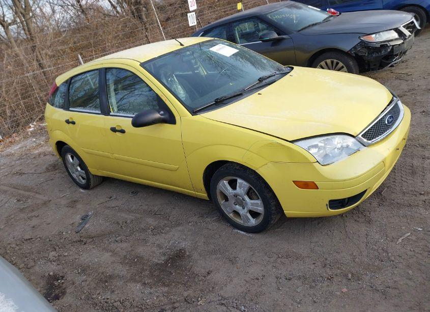 2005 Ford Focus ZX5 (VIN 3FAFP37N45R152319) main photo