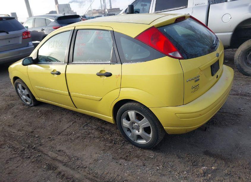 Photo 3 of 2005 Ford Focus ZX5 (VIN 3FAFP37N45R152319)