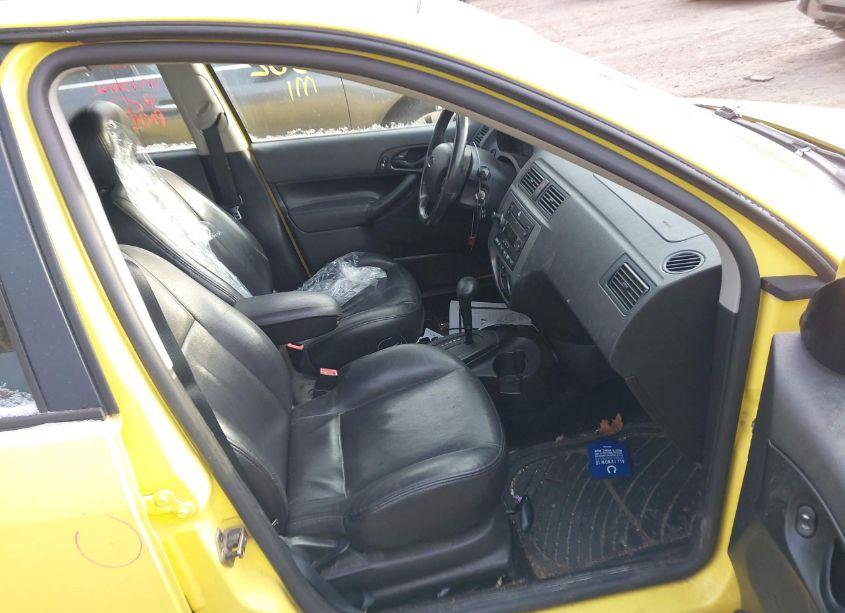 Photo 5 of 2005 Ford Focus ZX5 (VIN 3FAFP37N45R152319)