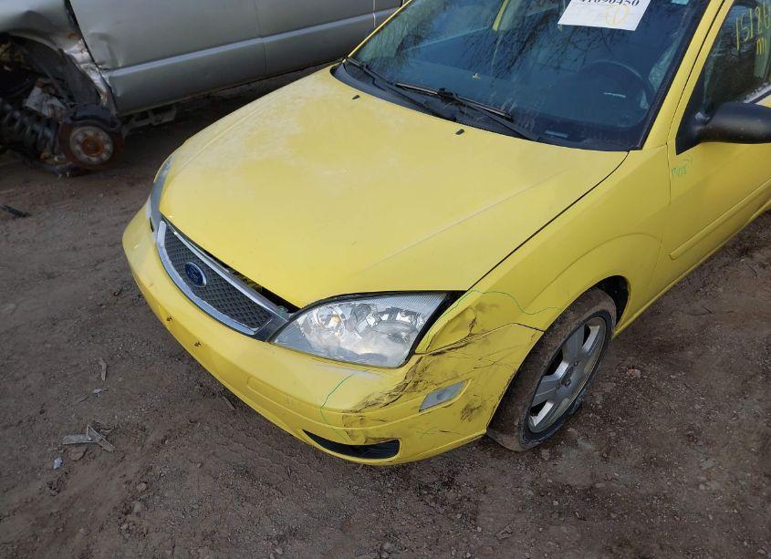 Photo 6 of 2005 Ford Focus ZX5 (VIN 3FAFP37N45R152319)