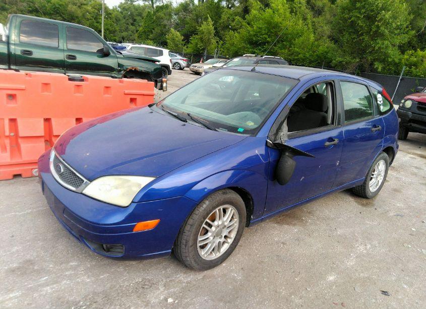 Photo 2 of 2005 Ford Focus ZX5 (VIN 3FAFP37N55R151731)