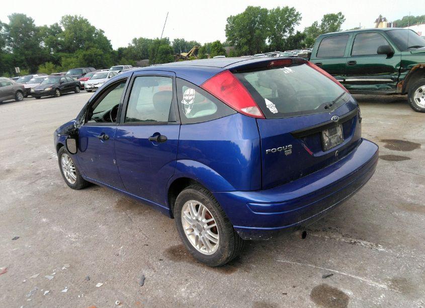 Photo 3 of 2005 Ford Focus ZX5 (VIN 3FAFP37N55R151731)