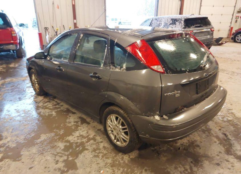 Photo 3 of 2005 Ford Focus ZX5 (VIN 3FAFP37N65R127003)