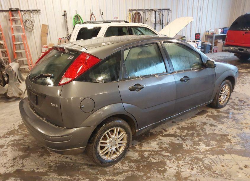 Photo 4 of 2005 Ford Focus ZX5 (VIN 3FAFP37N65R127003)
