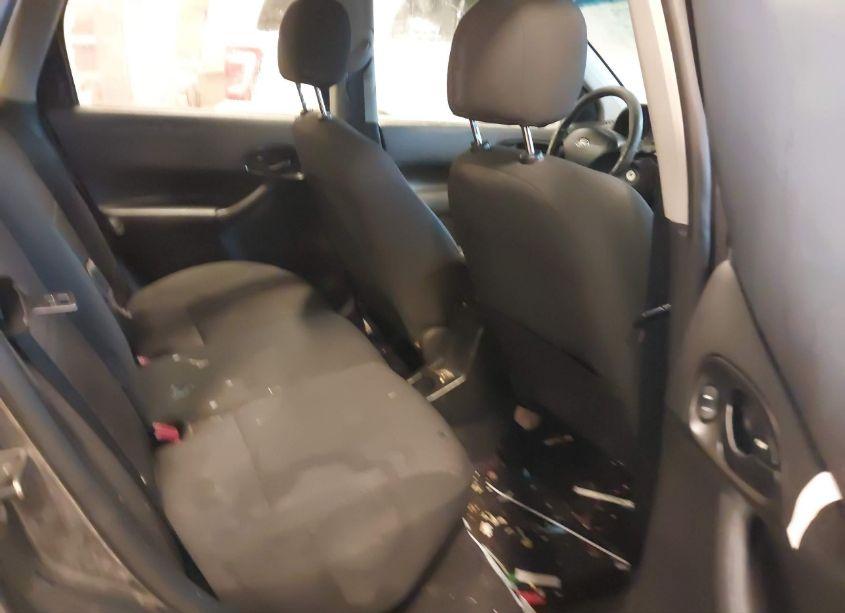 Photo 8 of 2005 Ford Focus ZX5 (VIN 3FAFP37N65R127003)