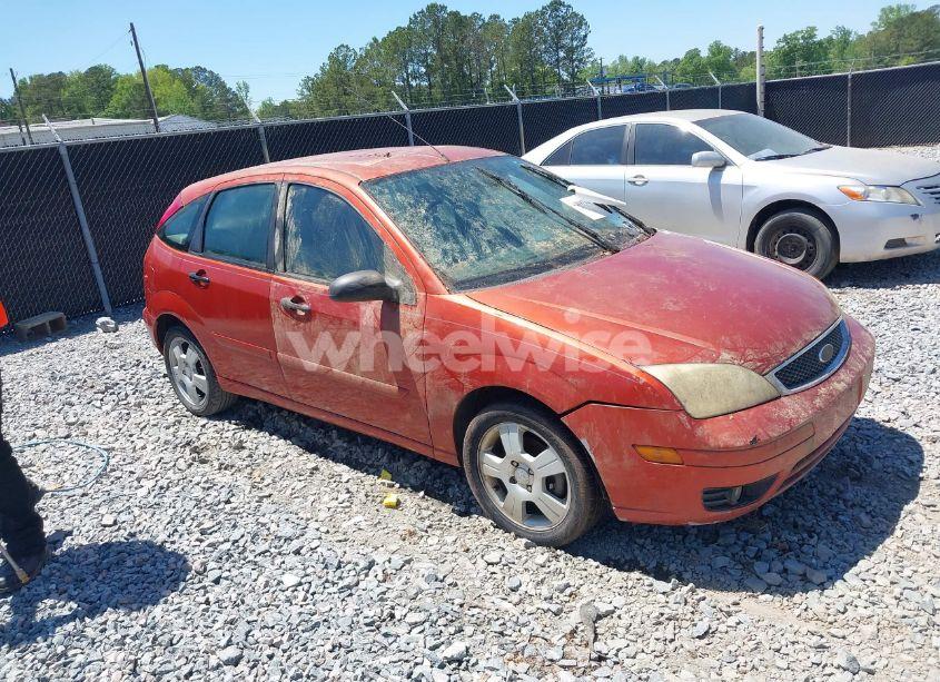2005 Ford Focus ZX5 (VIN 3FAFP37N85R113281) main photo