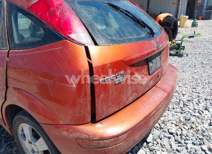 Photo 12 of 2005 Ford Focus ZX5 (VIN 3FAFP37N85R113281)