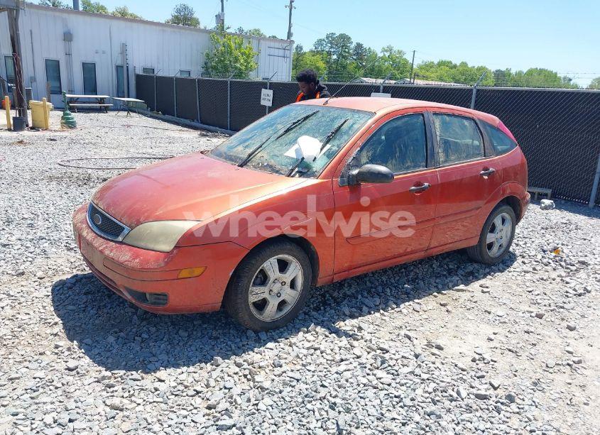Photo 2 of 2005 Ford Focus ZX5 (VIN 3FAFP37N85R113281)
