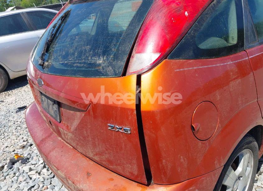 Photo 6 of 2005 Ford Focus ZX5 (VIN 3FAFP37N85R113281)