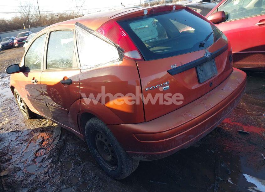 Photo 3 of 2005 Ford Focus ZX5 (VIN 3FAFP37N85R162061)