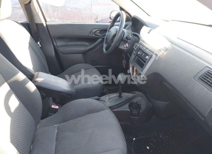 Photo 5 of 2005 Ford Focus ZX5 (VIN 3FAFP37N85R162061)