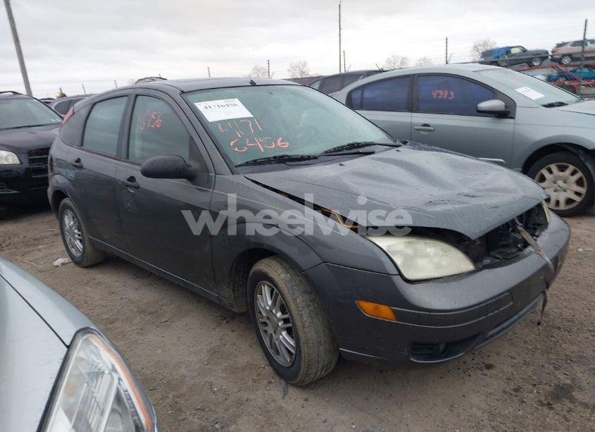 2005 Ford Focus ZX5 (VIN 3FAFP37N95R111894) main photo