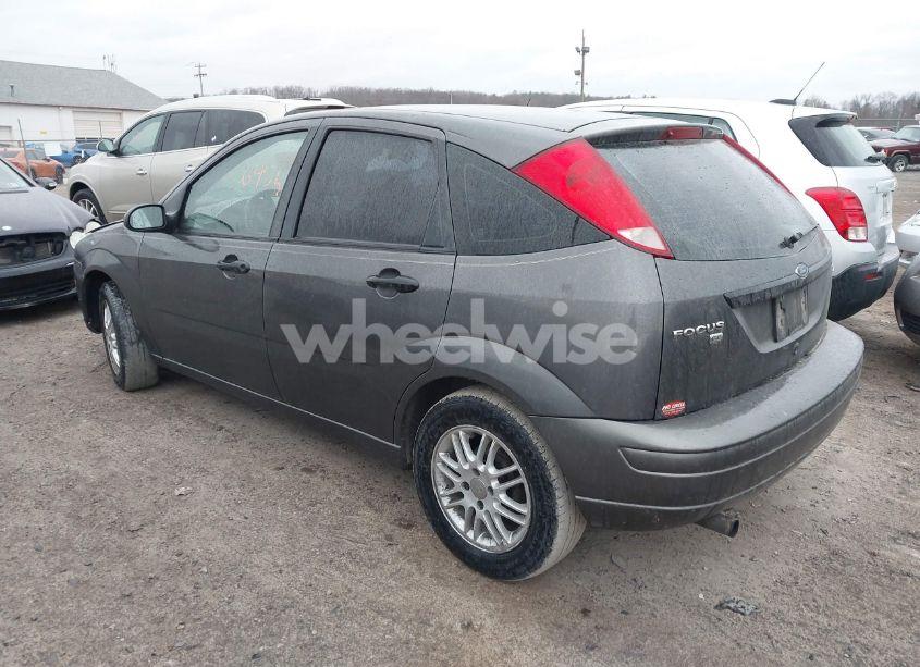 Photo 3 of 2005 Ford Focus ZX5 (VIN 3FAFP37N95R111894)