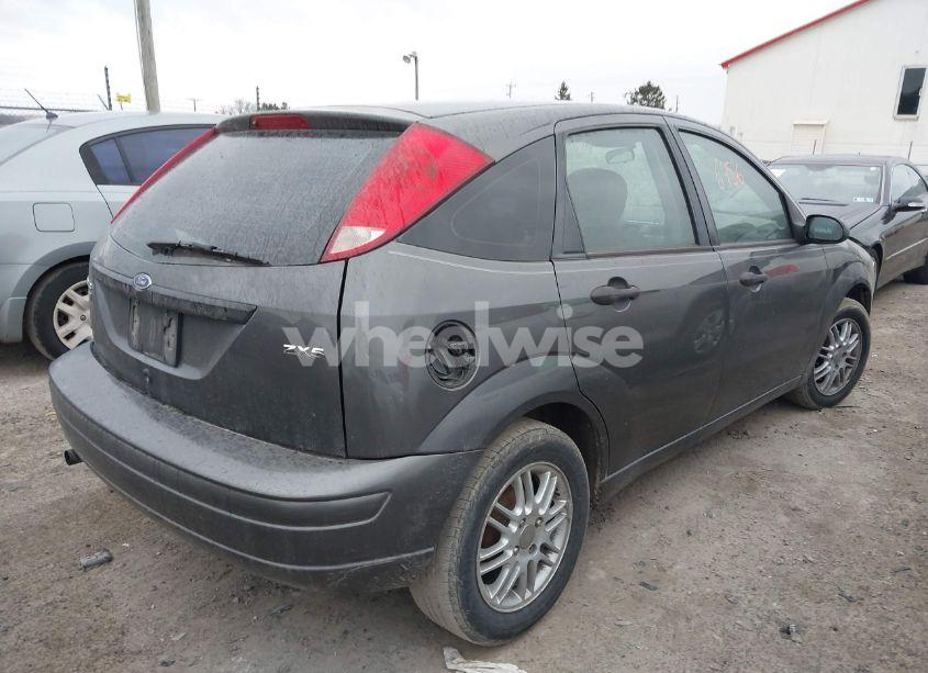 Photo 4 of 2005 Ford Focus ZX5 (VIN 3FAFP37N95R111894)