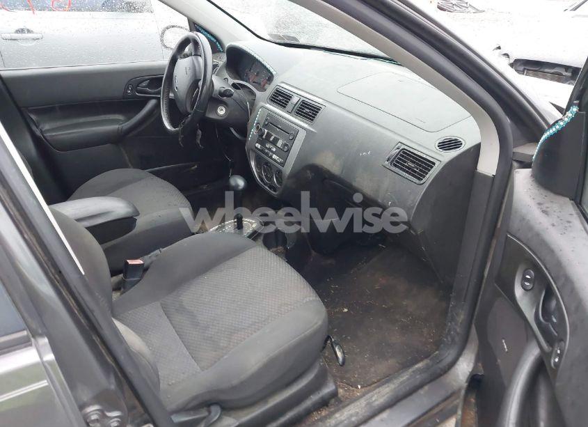 Photo 5 of 2005 Ford Focus ZX5 (VIN 3FAFP37N95R111894)