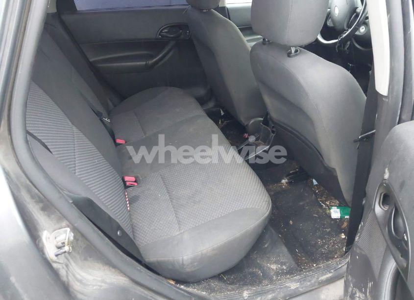 Photo 8 of 2005 Ford Focus ZX5 (VIN 3FAFP37N95R111894)