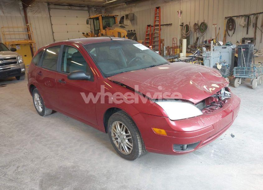 2005 Ford Focus ZX5 (VIN 3FAFP37NX5R109507) main photo
