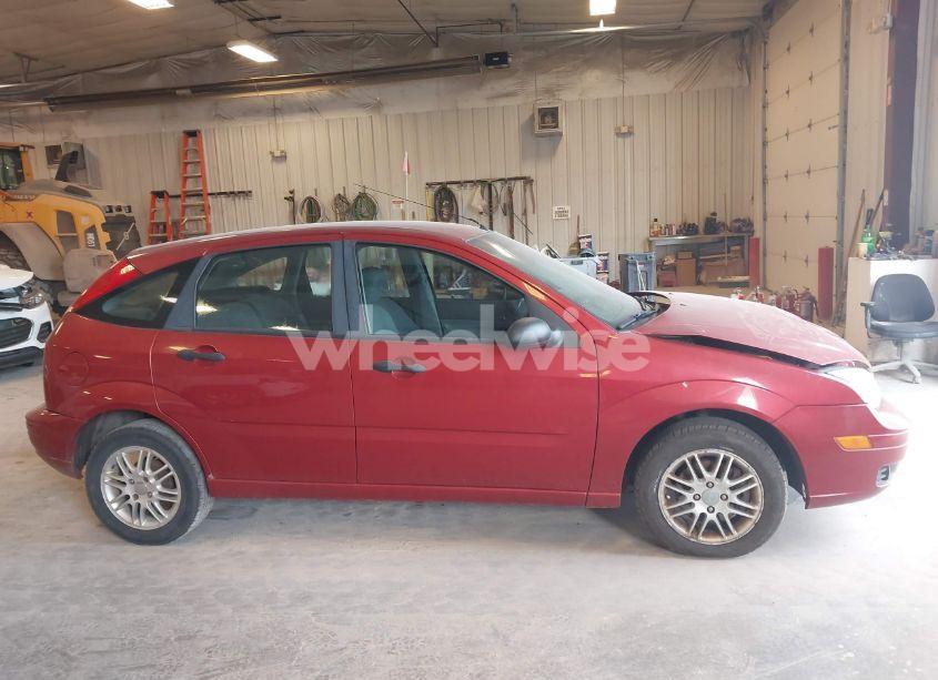Photo 13 of 2005 Ford Focus ZX5 (VIN 3FAFP37NX5R109507)
