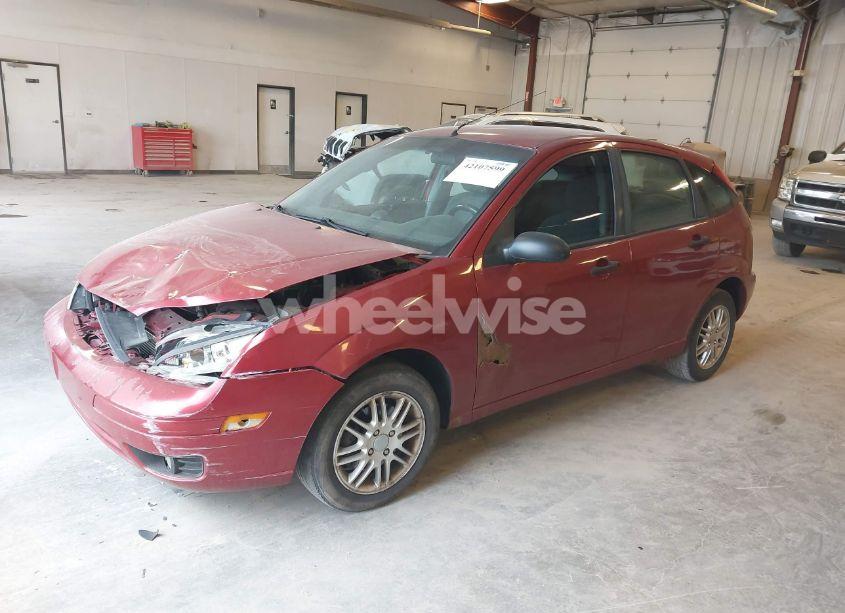 Photo 2 of 2005 Ford Focus ZX5 (VIN 3FAFP37NX5R109507)