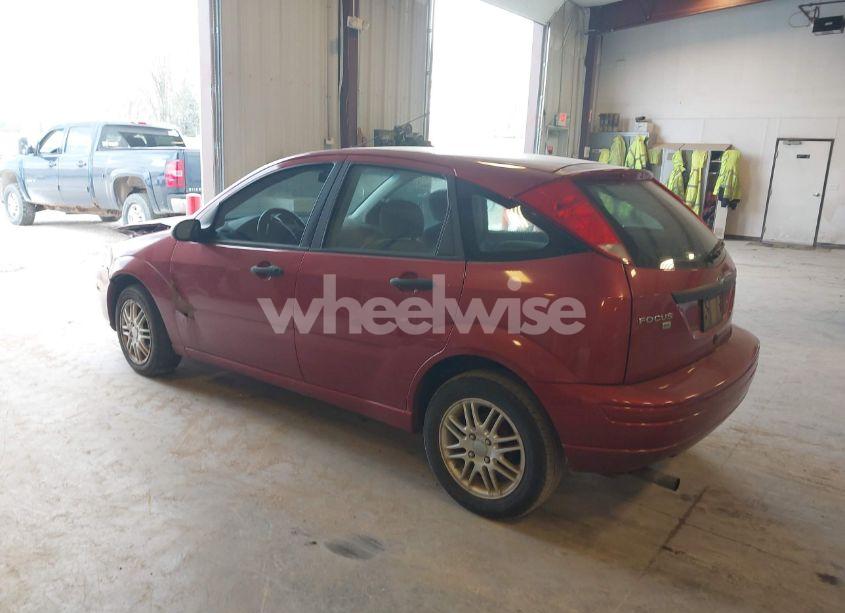 Photo 3 of 2005 Ford Focus ZX5 (VIN 3FAFP37NX5R109507)