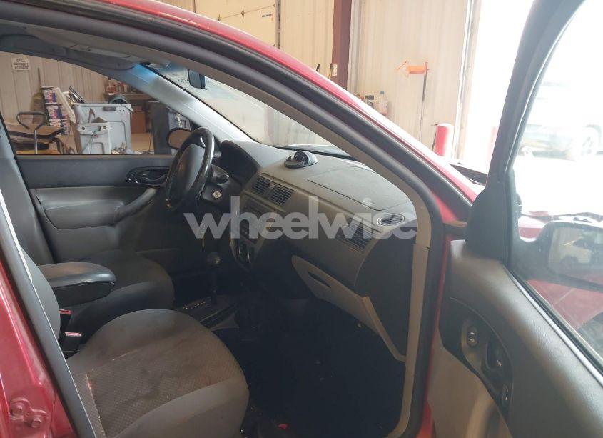 Photo 5 of 2005 Ford Focus ZX5 (VIN 3FAFP37NX5R109507)