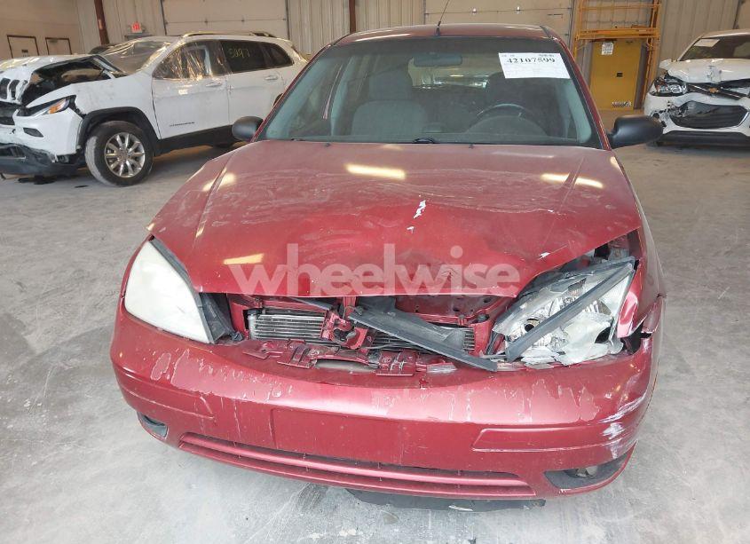 Photo 6 of 2005 Ford Focus ZX5 (VIN 3FAFP37NX5R109507)