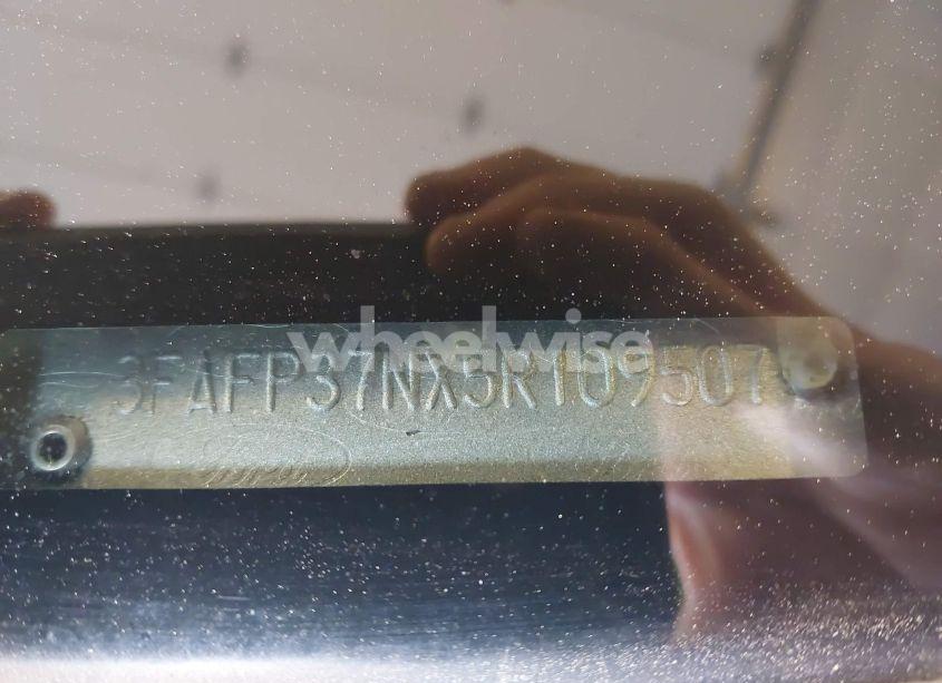 Photo 9 of 2005 Ford Focus ZX5 (VIN 3FAFP37NX5R109507)