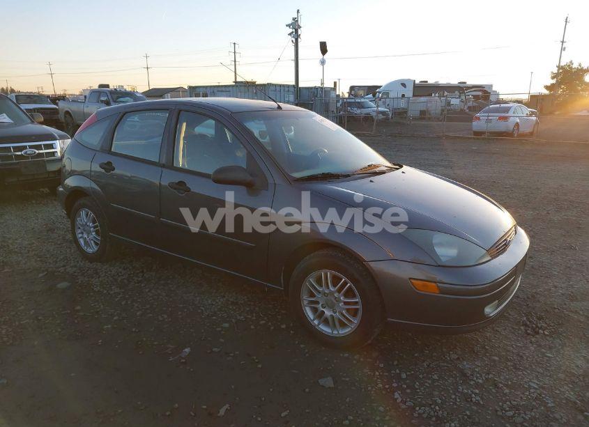 2004 Ford Focus ZX5 (VIN 3FAFP37Z24R115044) main photo
