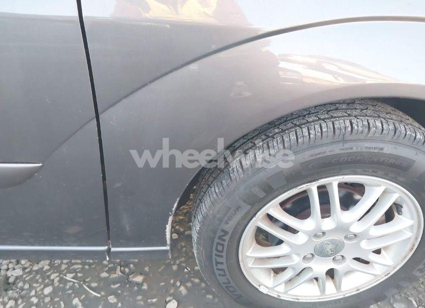 Photo 13 of 2004 Ford Focus ZX5 (VIN 3FAFP37Z24R115044)