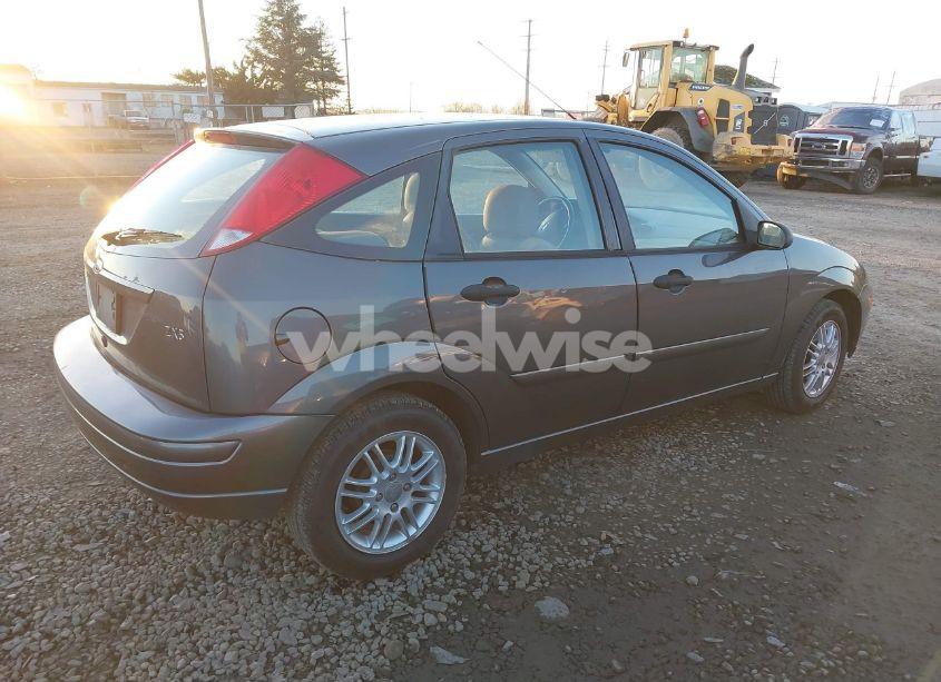 Photo 4 of 2004 Ford Focus ZX5 (VIN 3FAFP37Z24R115044)