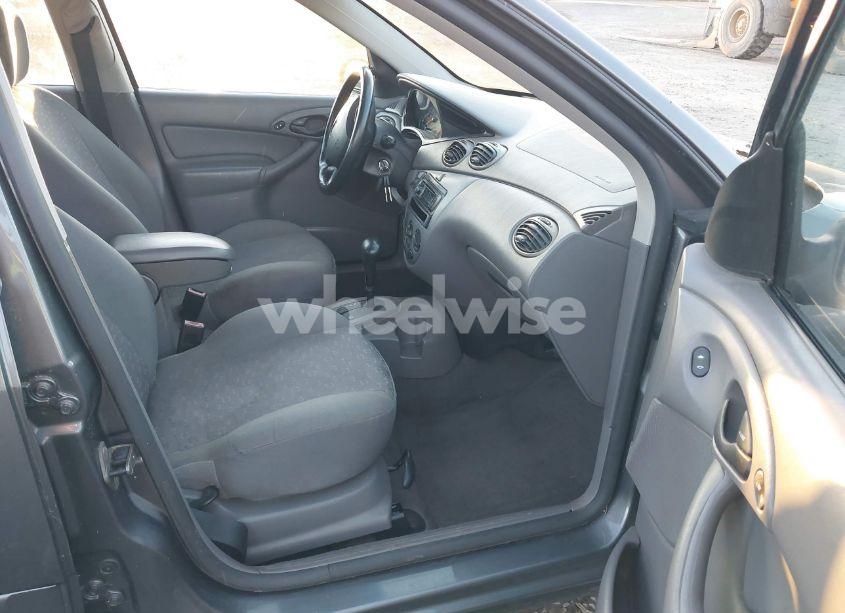 Photo 5 of 2004 Ford Focus ZX5 (VIN 3FAFP37Z24R115044)
