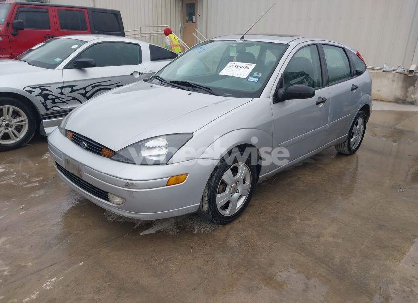 Photo 2 of 2004 Ford Focus ZX5 (VIN 3FAFP37Z54R127432)